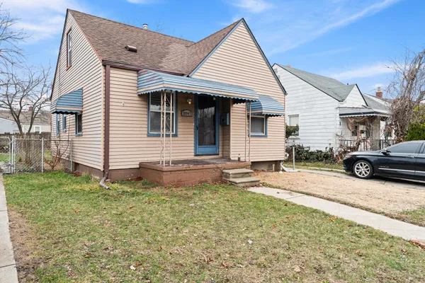 $129,999 | 20947 Beechwood Avenue, Eastpointe, MI 48021