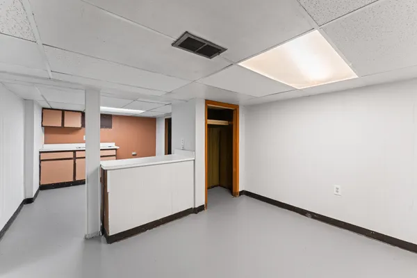 $129,999 | 20947 Beechwood Avenue, Eastpointe, MI 48021