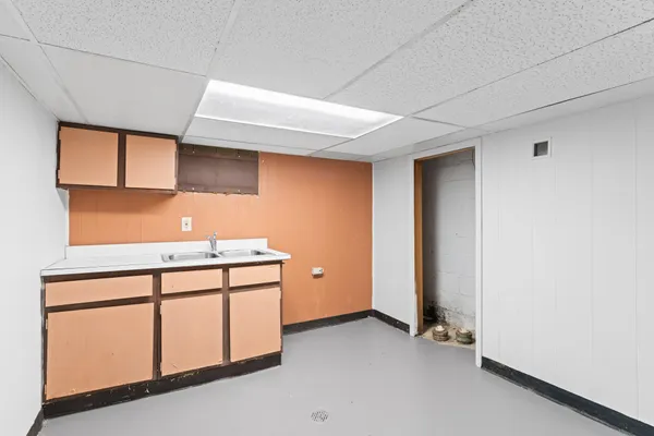 $124,999 | 20947 Beechwood Avenue, Eastpointe, MI 48021