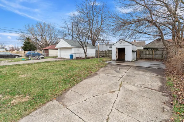 $124,999 | 20947 Beechwood Avenue, Eastpointe, MI 48021