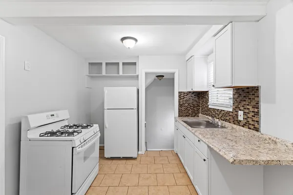 $129,999 | 20947 Beechwood Avenue, Eastpointe, MI 48021