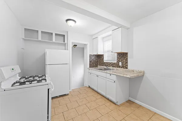 $129,999 | 20947 Beechwood Avenue, Eastpointe, MI 48021