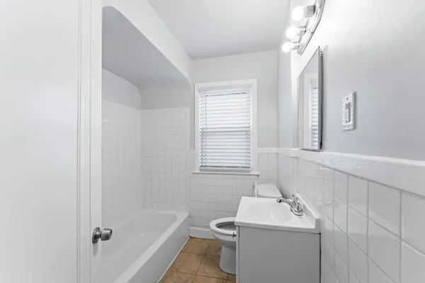 $129,999 | 20947 Beechwood Avenue, Eastpointe, MI 48021