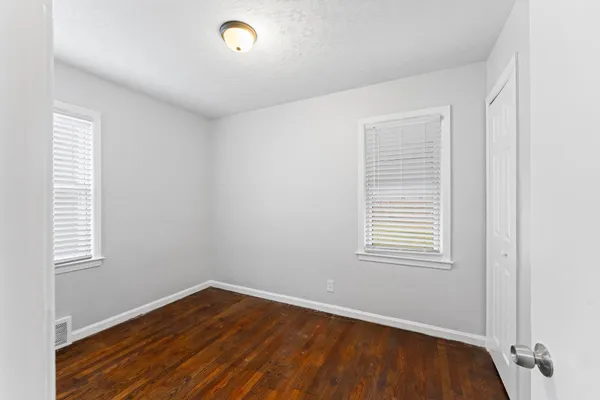 $129,999 | 20947 Beechwood Avenue, Eastpointe, MI 48021