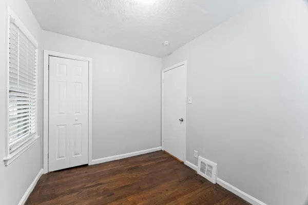 $124,999 | 20947 Beechwood Avenue, Eastpointe, MI 48021