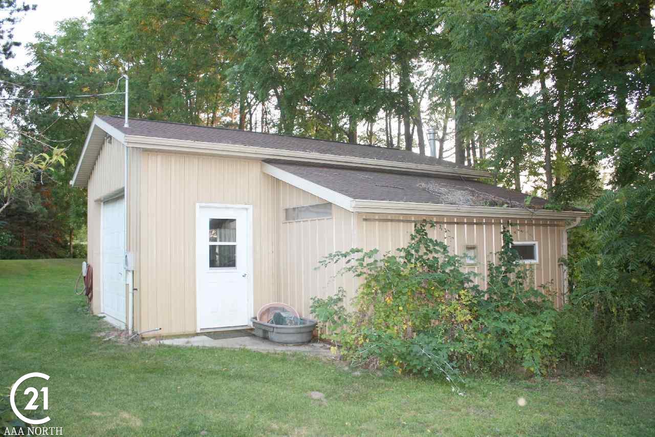 6961 Martin Road Imlay City, MI 48444 - Photo 32 of 39 pole barn