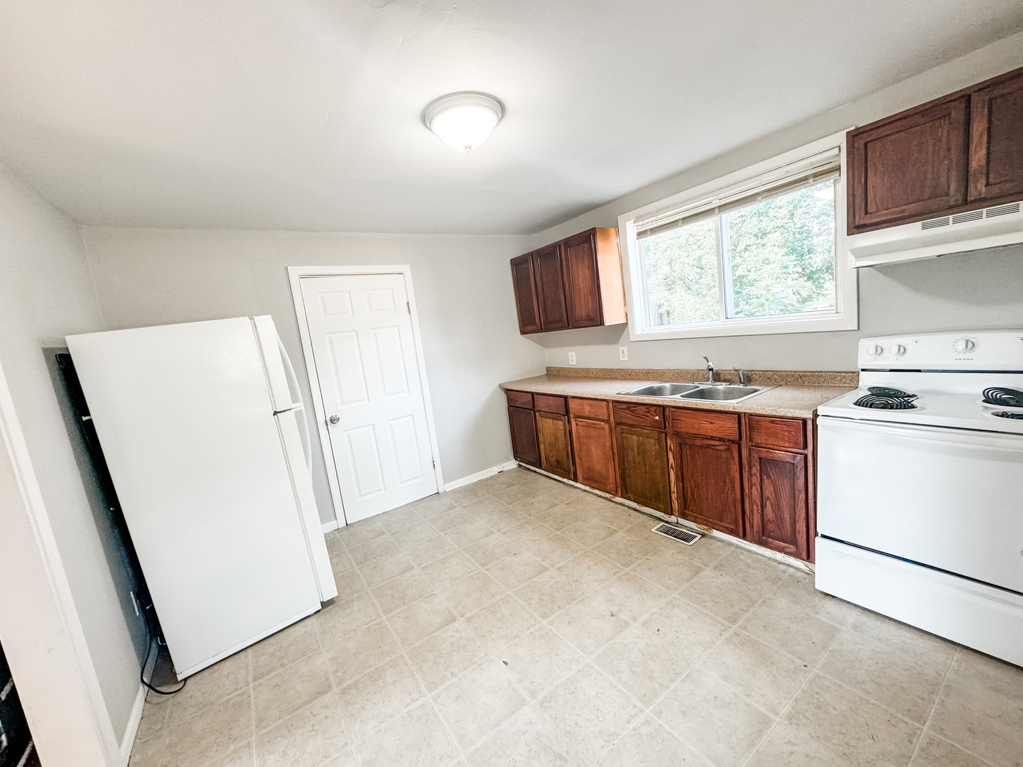 601 Bloomington Road Champaign, IL 61820 - Photo 5 of 14 Gallery Image 5