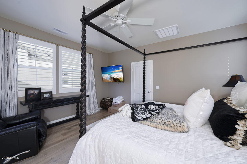 372 Calistoga Road Camarillo, CA 93010 - Photo 19 of 36 a bedroom with a bed and a window