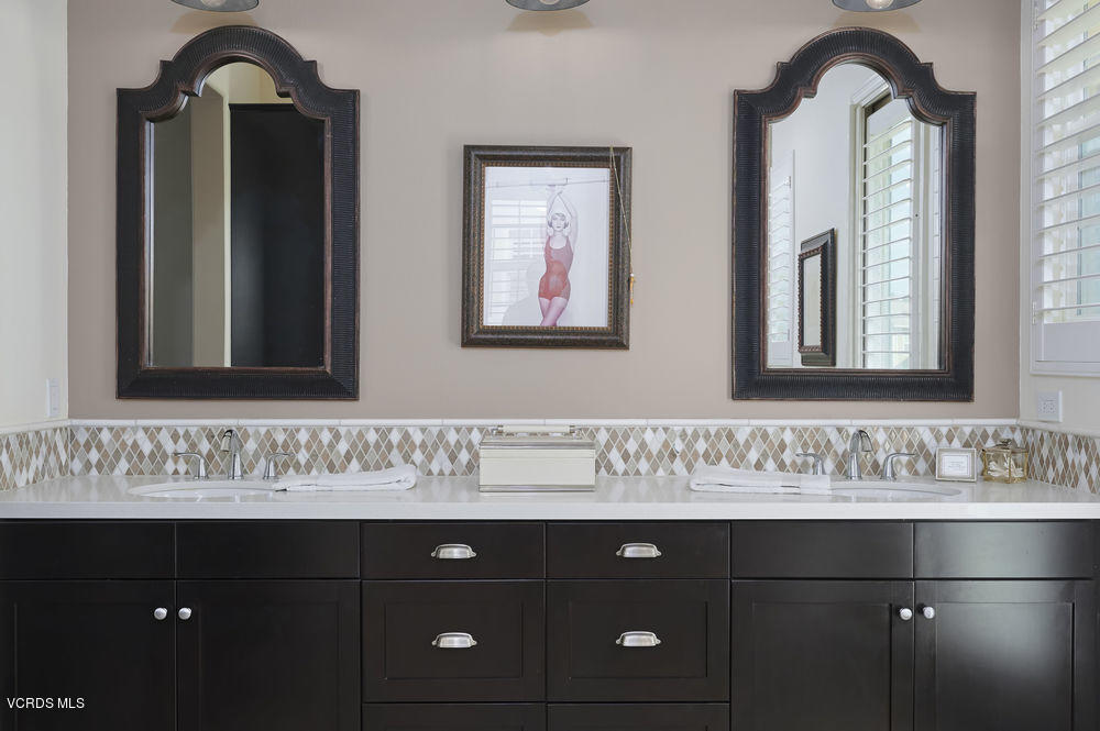 372 Calistoga Road Camarillo, CA 93010 - Photo 21 of 36 a bathroom with a sink and a mirror