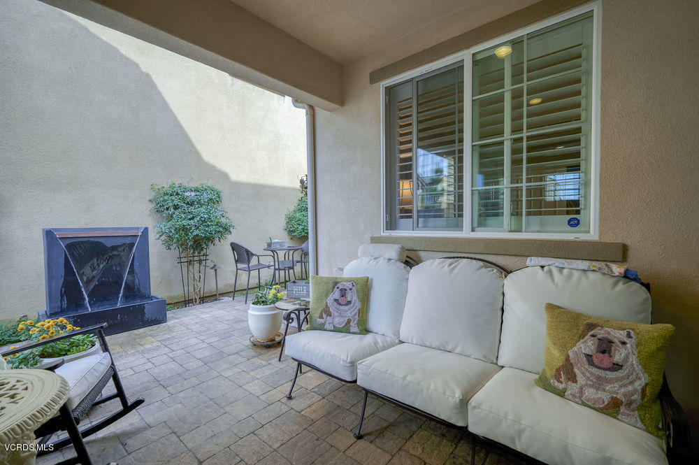 372 Calistoga Road Camarillo, CA 93010 - Photo 29 of 36 a living room with furniture and a large window