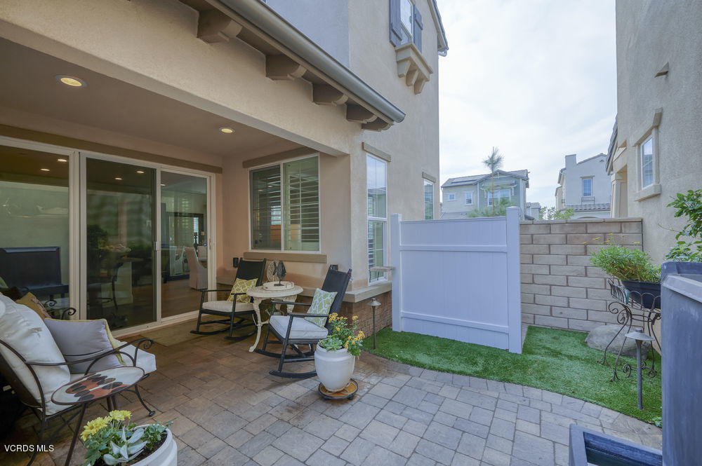 372 Calistoga Road Camarillo, CA 93010 - Photo 30 of 36 a view of a patio with couches and potted plants