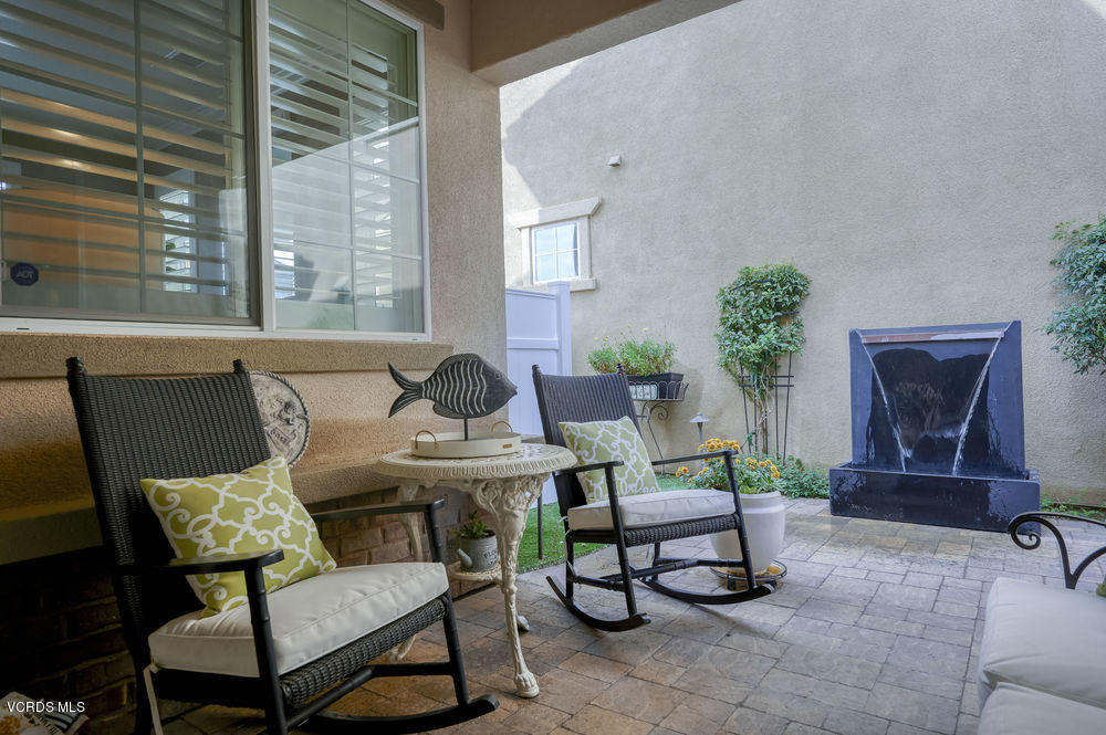 372 Calistoga Road Camarillo, CA 93010 - Photo 32 of 36 a living room with furniture
