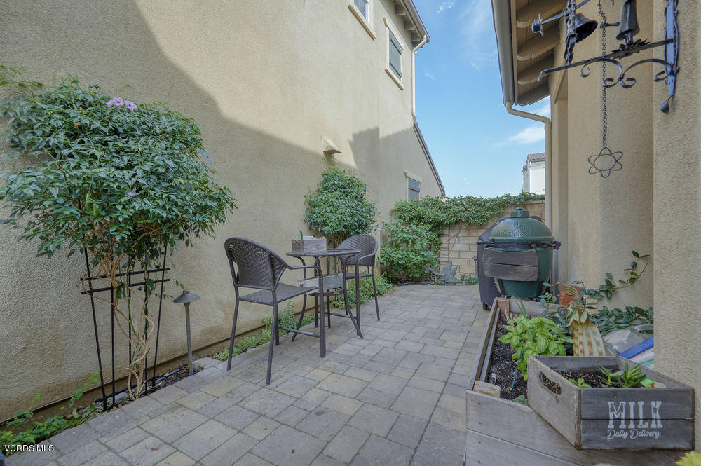 372 Calistoga Road Camarillo, CA 93010 - Photo 33 of 36 an outdoor view with patio
