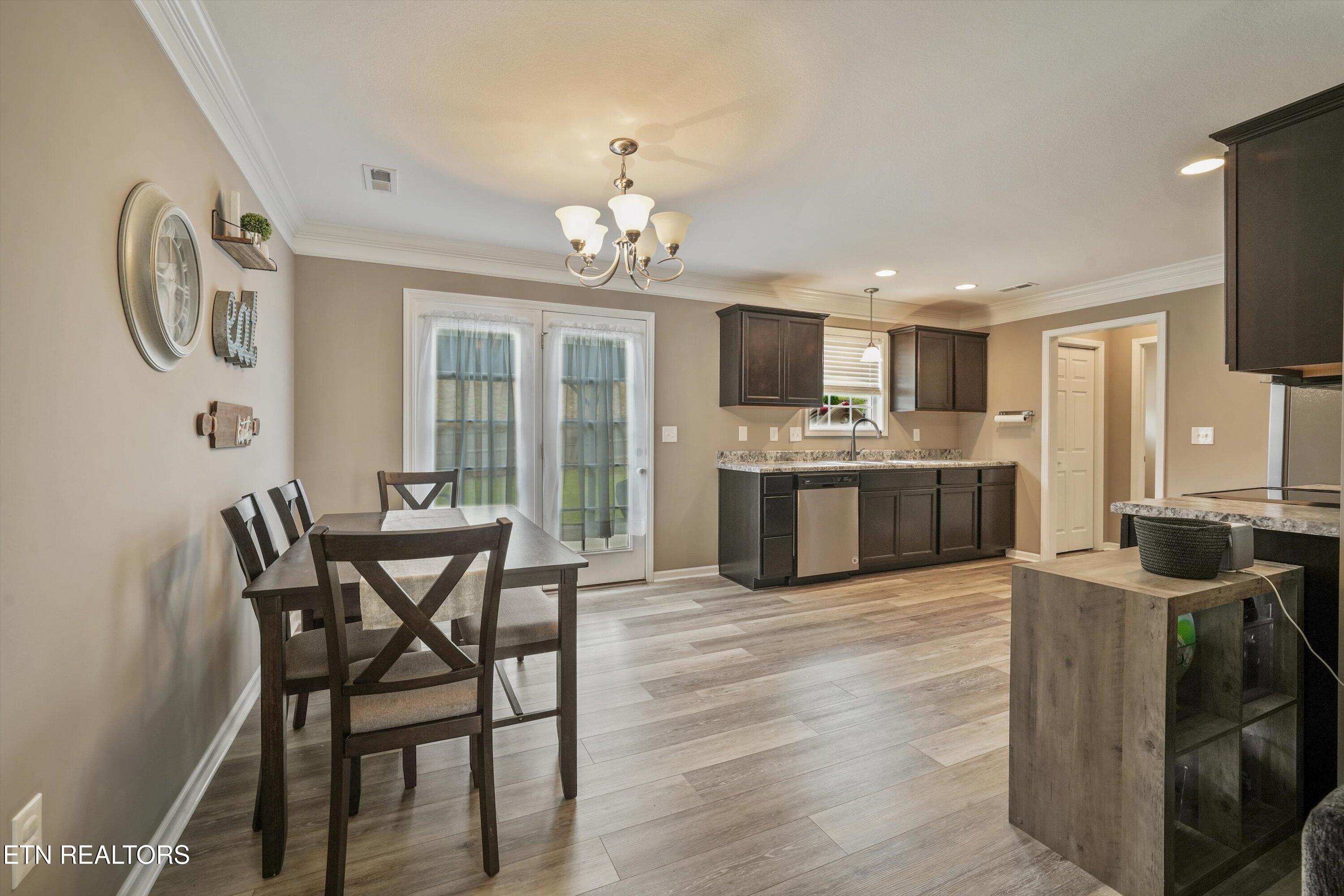 8319 Day Valley Road Powell, TN 37849 - Photo 4 of 43 Dining/Kitchen Combo