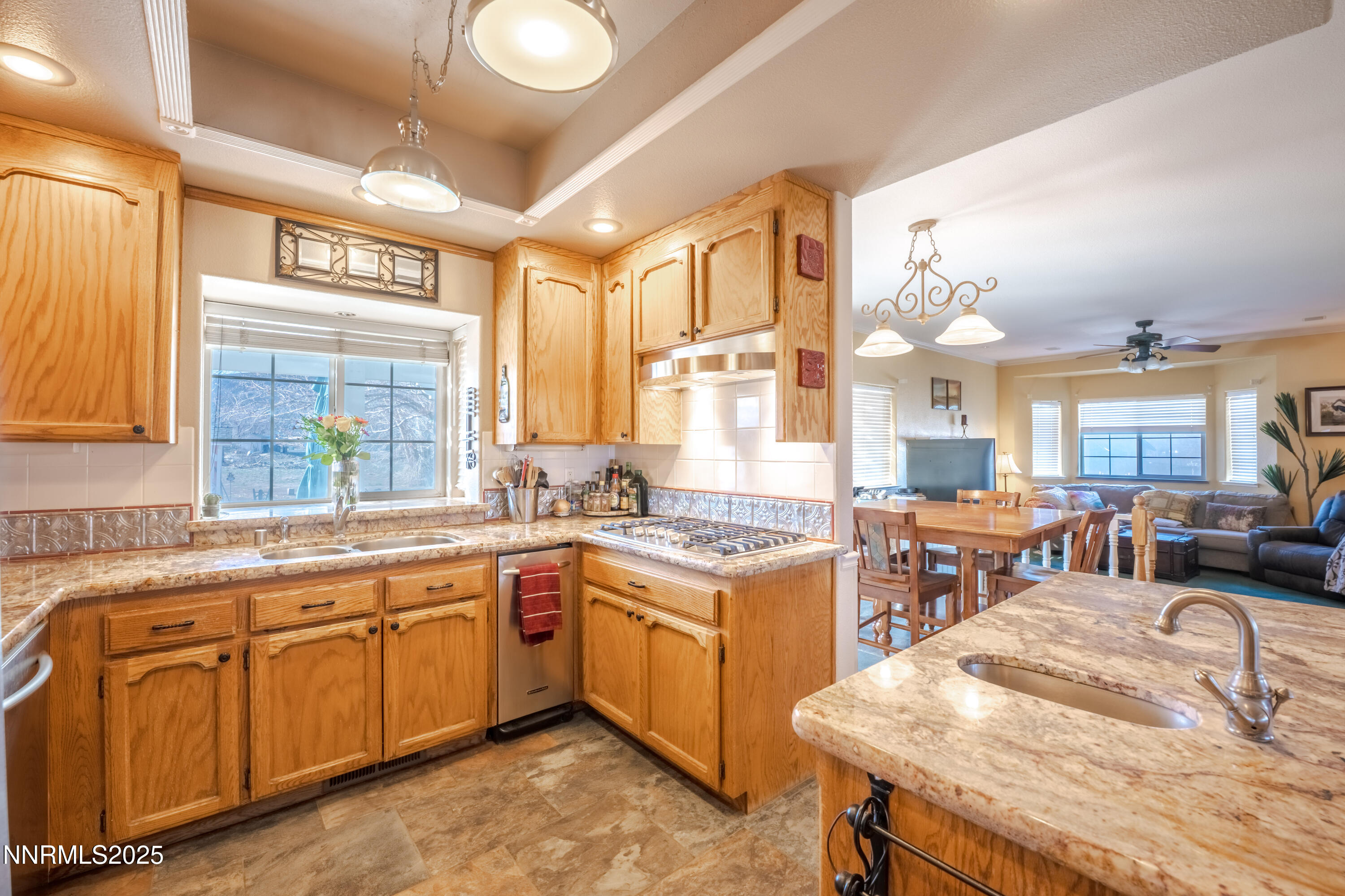 955 Carol Way Fernley, NV 89408 - Photo 6 of 51 955 Carol way kitchen and living room