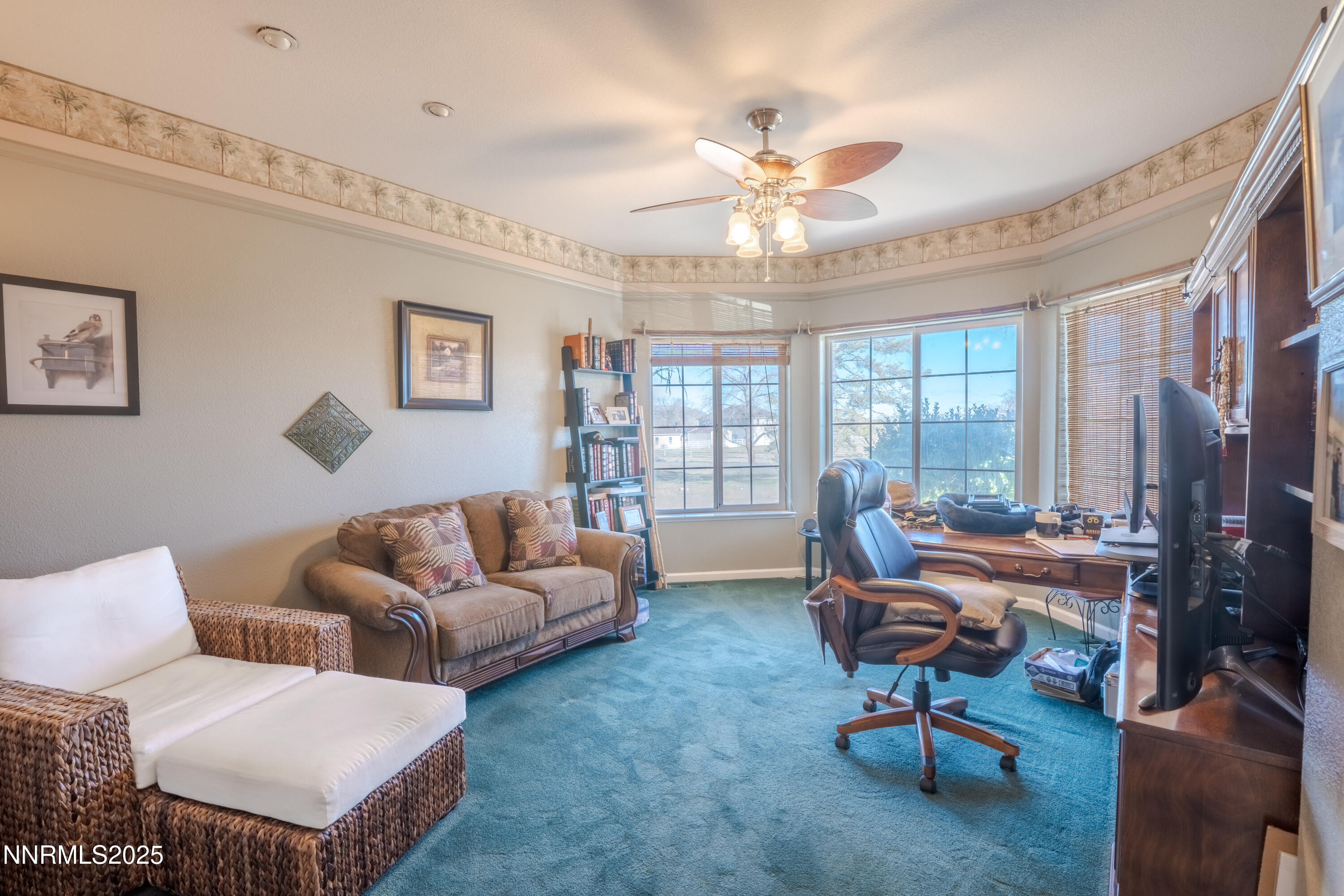 955 Carol Way Fernley, NV 89408 - Photo 9 of 51 955 Carol way Living room pic