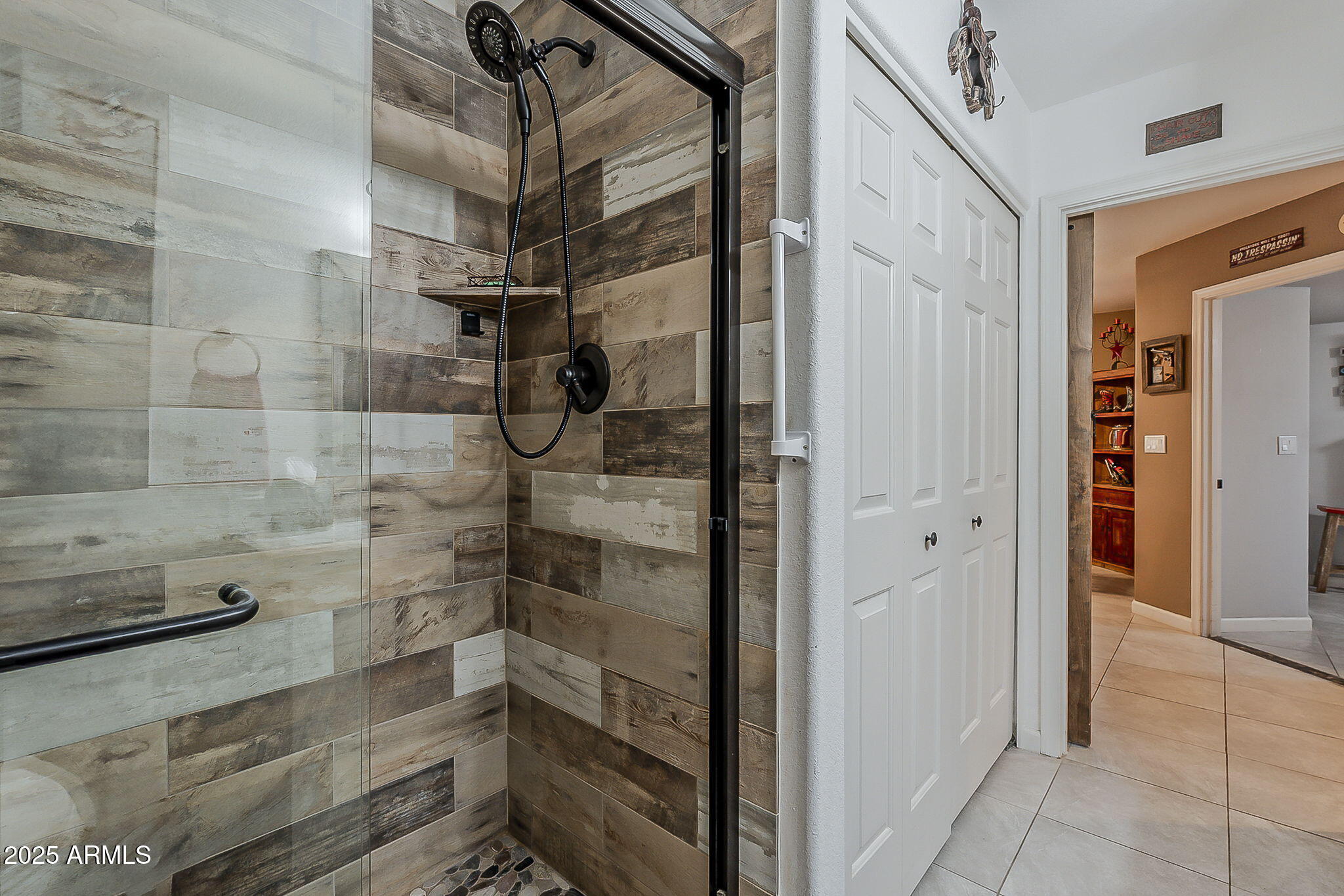 15205 North Ivory Drive, Unit B Fountain Hills, AZ 85268 - Photo 17 of 41 a bathroom with a shower