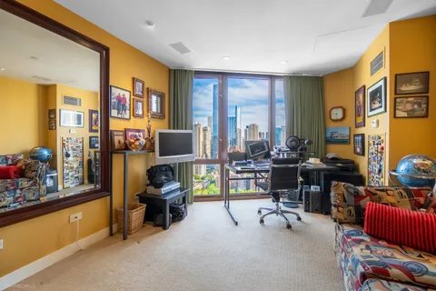 $3,000,000 | 111 West Maple Street, Unit 34023404, Chicago, IL 60610