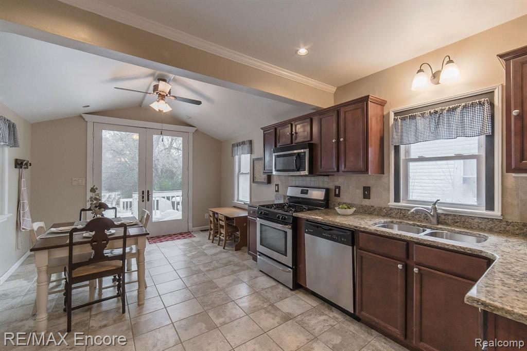 2875 Devondale Road Rochester, MI 48309 - Photo 10 of 42
