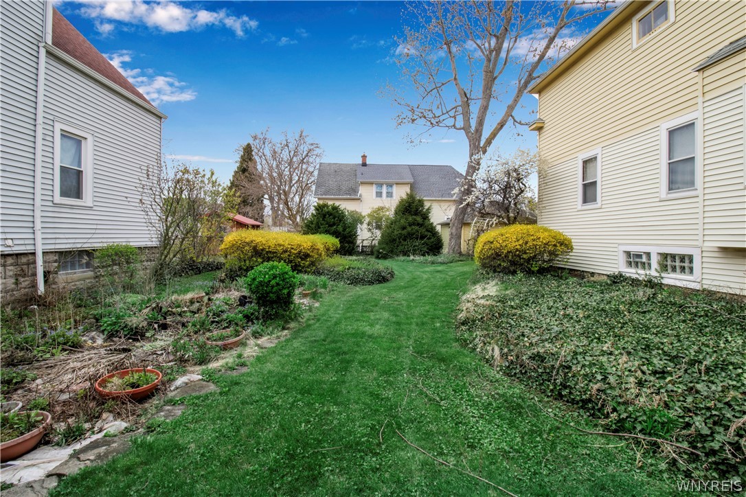 694 Eggert Road Buffalo, NY 14215 - Photo 11 of 39