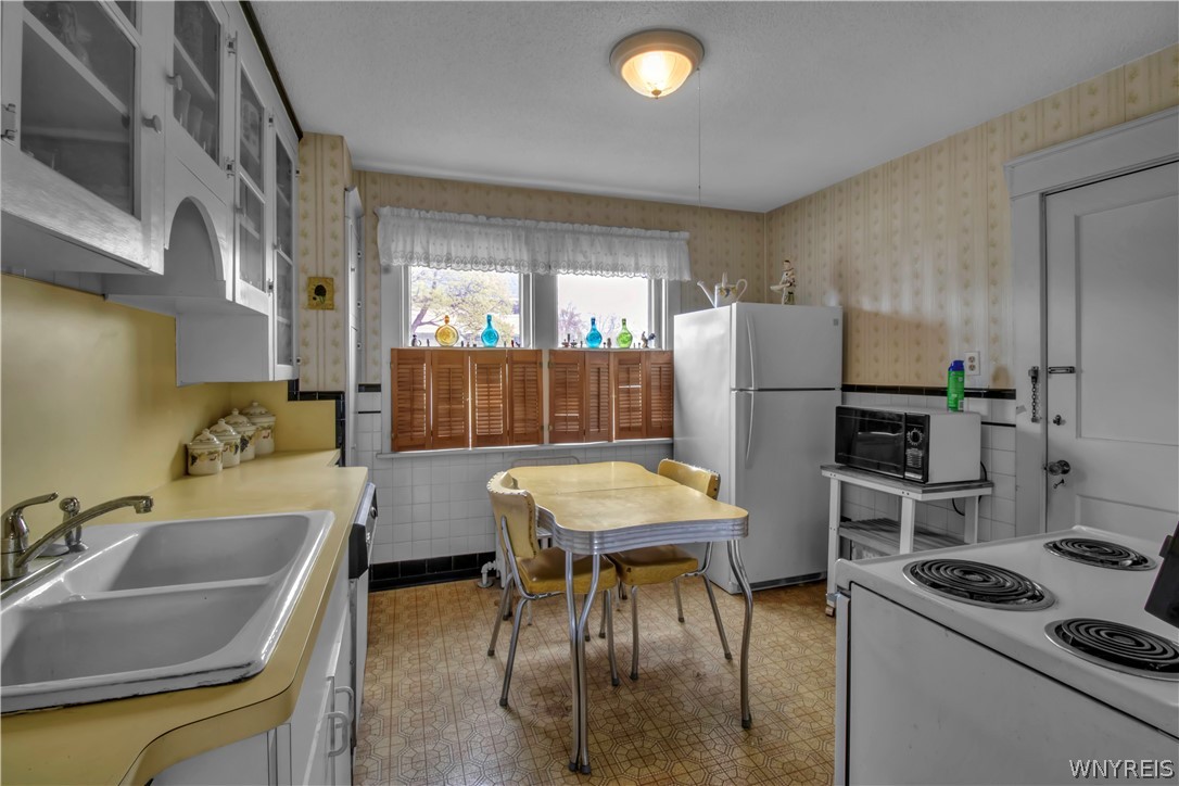 694 Eggert Road Buffalo, NY 14215 - Photo 17 of 39