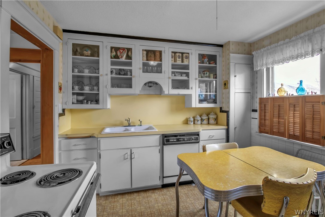 694 Eggert Road Buffalo, NY 14215 - Photo 18 of 39