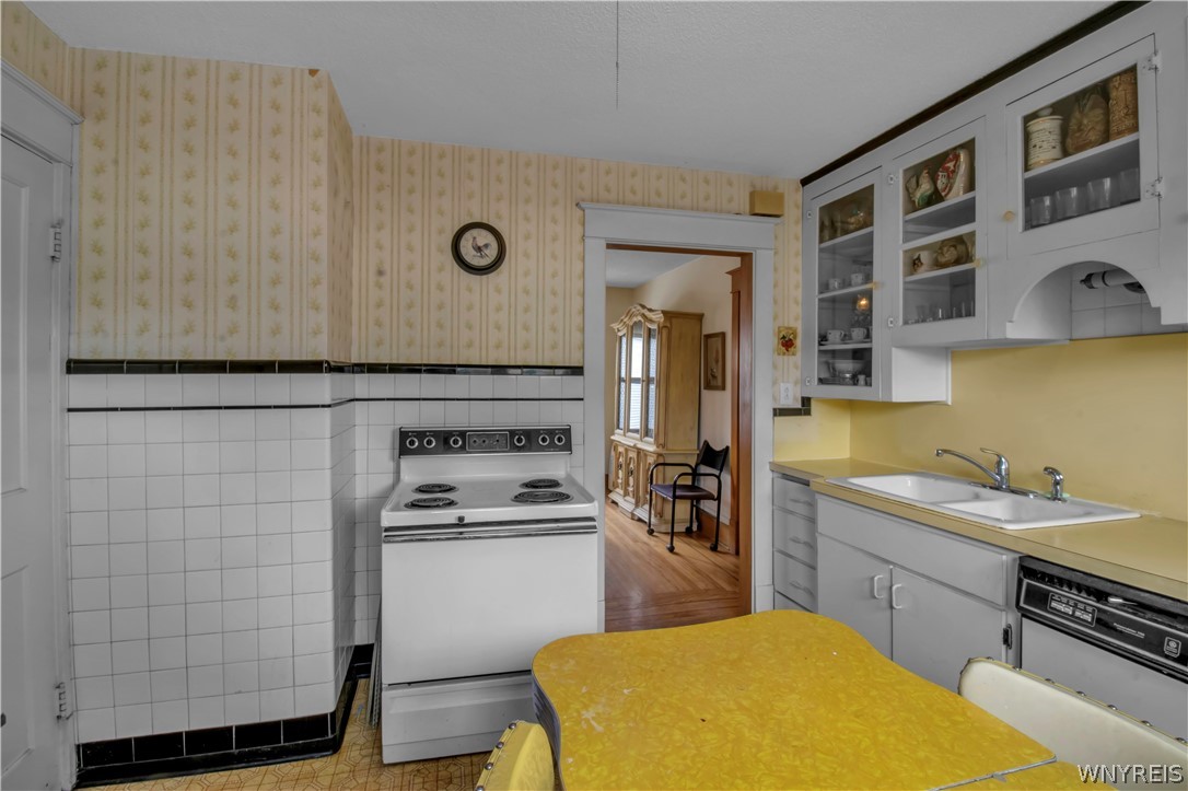 694 Eggert Road Buffalo, NY 14215 - Photo 19 of 39