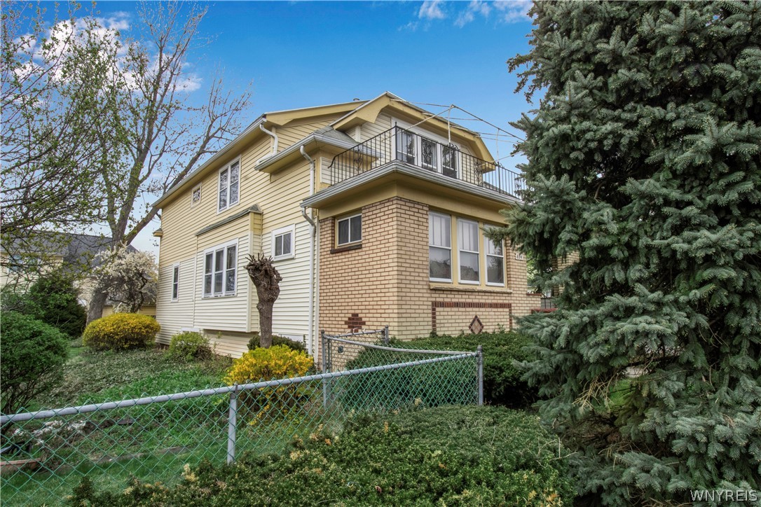 694 Eggert Road Buffalo, NY 14215 - Photo 3 of 39