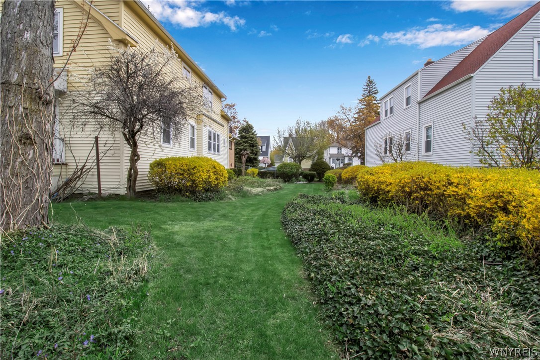 694 Eggert Road Buffalo, NY 14215 - Photo 10 of 39