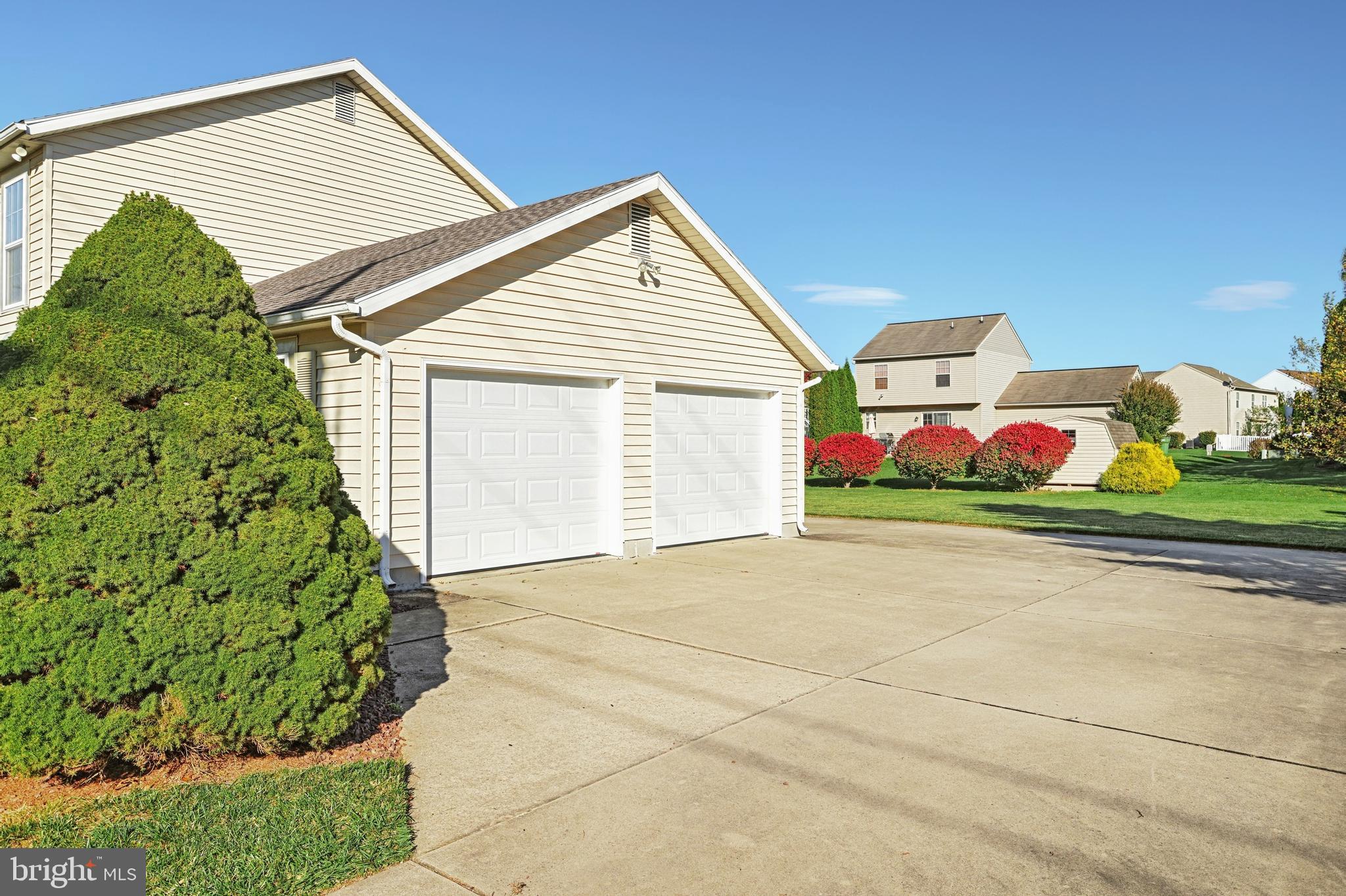 3005 Raintree Road York, PA 17404 - Photo 4 of 38 Gallery Image 4