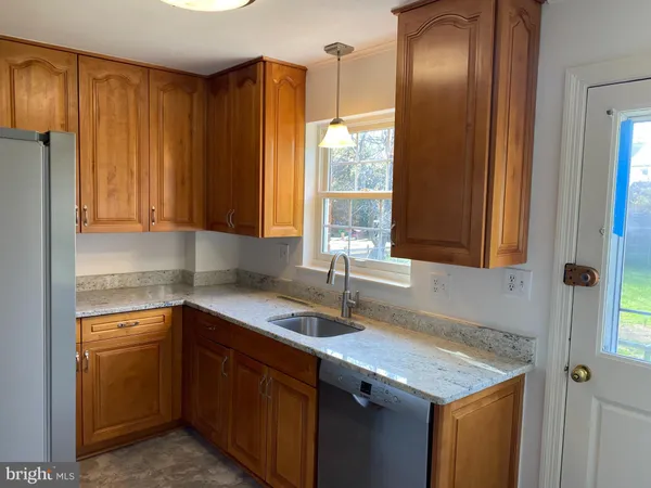 $4,500 | 716 North Overlook Drive, Alexandria, VA 22305