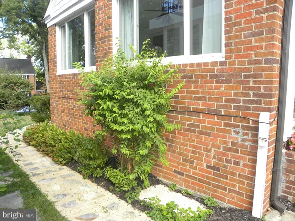 $4,500 | 716 North Overlook Drive, Alexandria, VA 22305