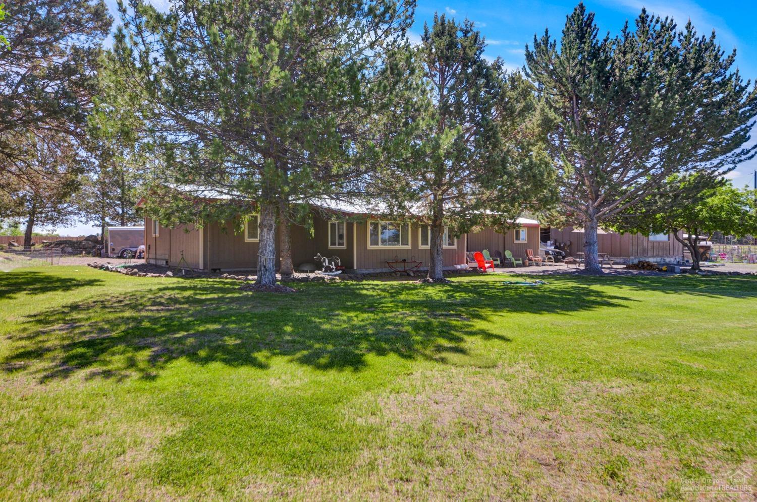 65885 Twin Bridges Road Bend, OR 97703 - Photo 4 of 25 Spacious backyard lawn.