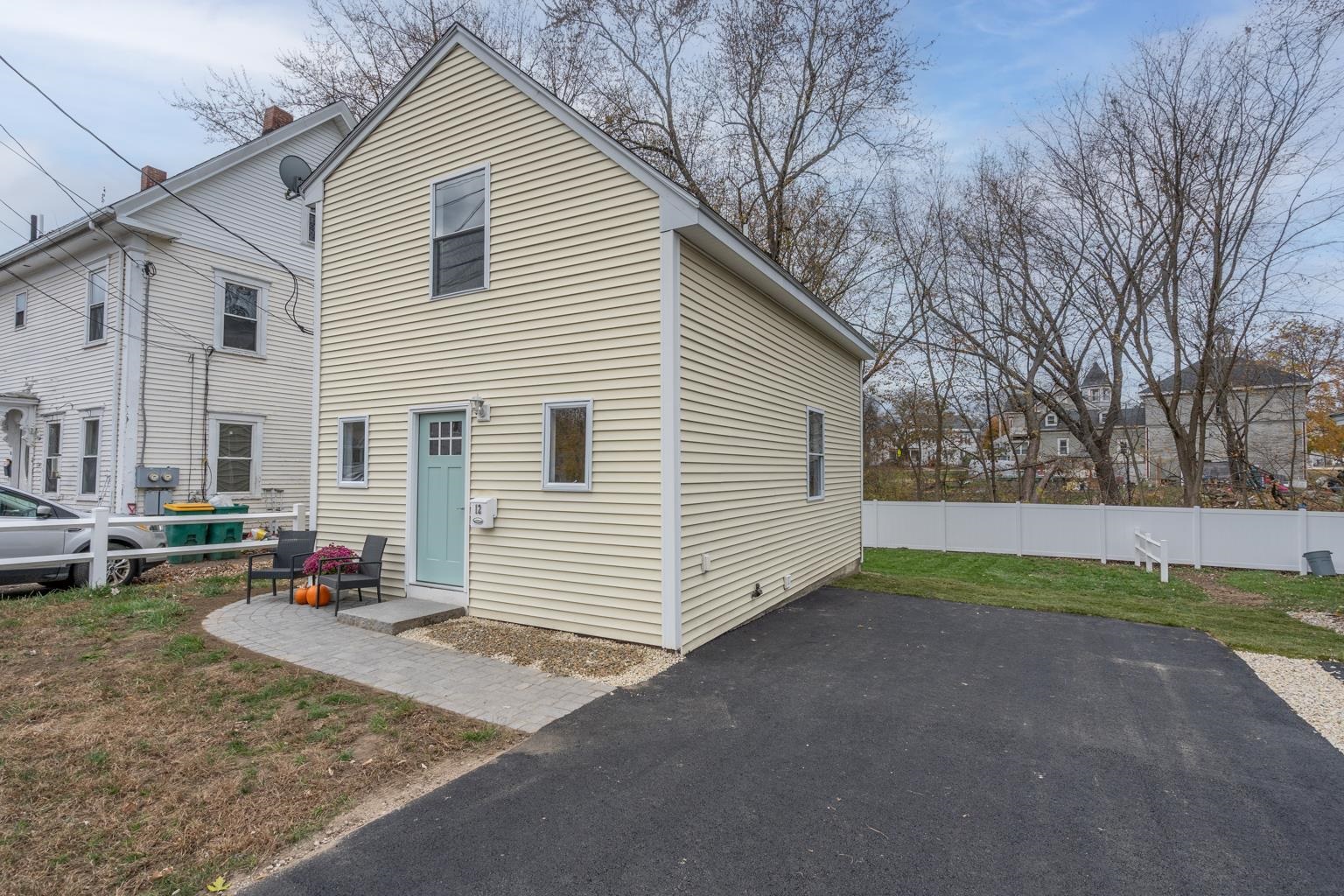 12 Green Street Rochester, NH 03868 - Photo 1 of 27