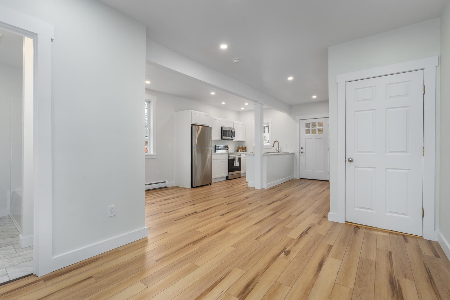 12 Green Street Rochester, NH 03868 - Photo 4 of 27