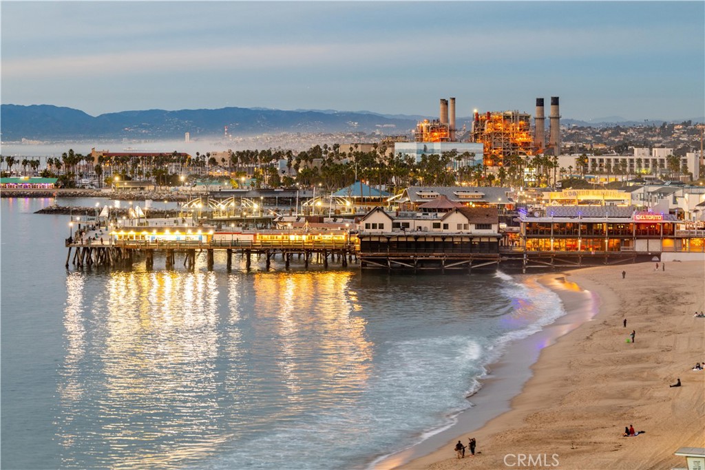 565 Esplanade, Unit 104 Redondo Beach, CA 90277 - Photo 38 of 42 a view of a ocean view