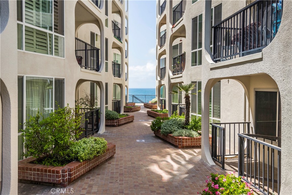 565 Esplanade, Unit 104 Redondo Beach, CA 90277 - Photo 10 of 42