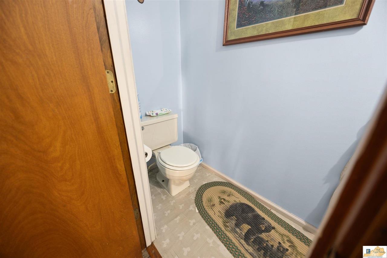 698 Rowletts Road Horse Cave, KY 42749 - Photo 15 of 99 Gallery Image 15