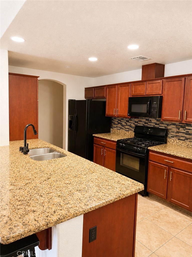 1020 South Farragut Street Ridgecrest, CA 93555 - Photo 2 of 9 Kiitchen