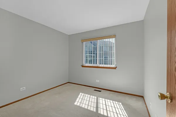$259,900 | 2031 Windemere Circle, Schaumburg, IL 60169