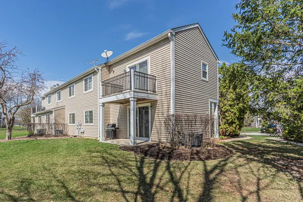 $259,900 | 2031 Windemere Circle, Schaumburg, IL 60169