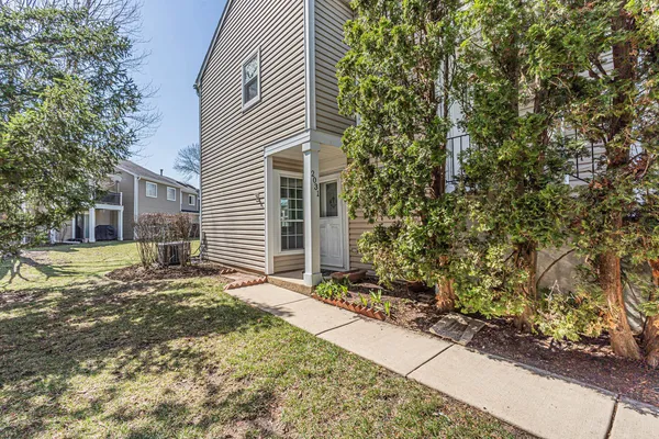 $259,900 | 2031 Windemere Circle, Schaumburg, IL 60169
