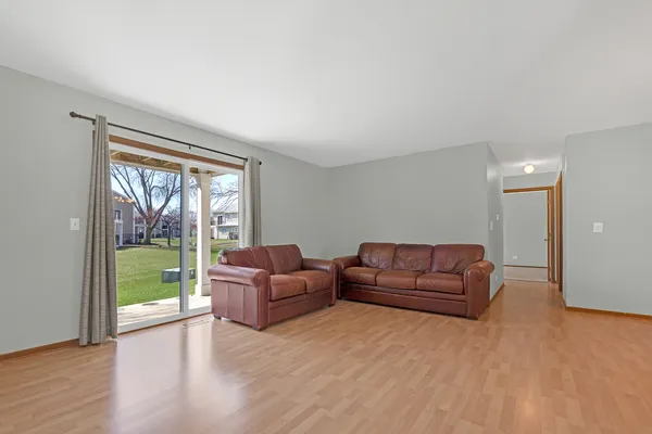 $259,900 | 2031 Windemere Circle, Schaumburg, IL 60169