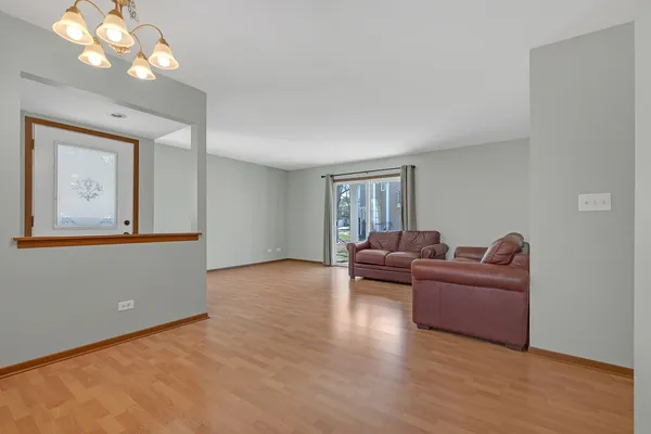 $259,900 | 2031 Windemere Circle, Schaumburg, IL 60169