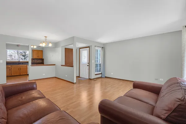 $259,900 | 2031 Windemere Circle, Schaumburg, IL 60169