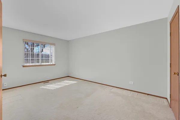 $259,900 | 2031 Windemere Circle, Schaumburg, IL 60169