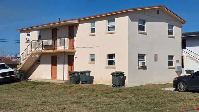 a view of a house with a backyard