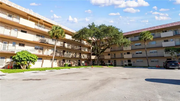 $1,800 | 6301 North Falls Cir Drive, Unit 206, Lauderhill, FL 33319