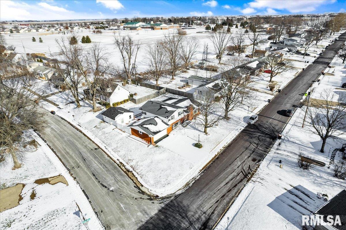 407 Devonshire Road Washington, IL 61571 - Photo 3 of 45 Gallery Image 3