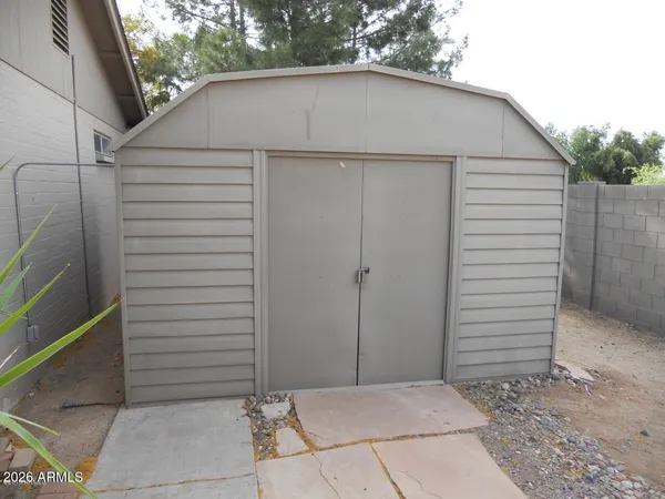 $2,200 | 15821 North 9th Place, Phoenix, AZ 85022